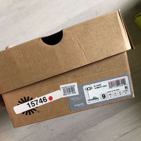 ⚡️⚡️ UGG bow platform sandals in aqua - Picture 4 of 7